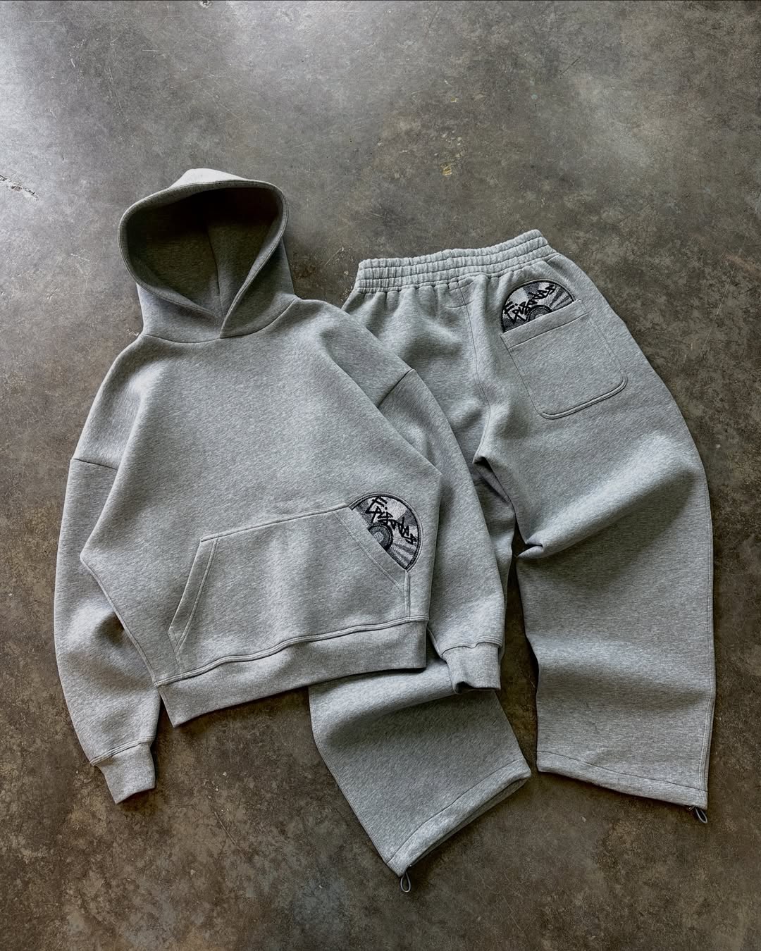 OVRLY – Tracksuit Oversize
